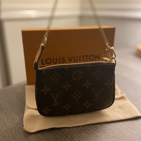 Louis Vuitton Mini Pochette AUTHENTIC/ NO FLAWS - Picture 1 of 15